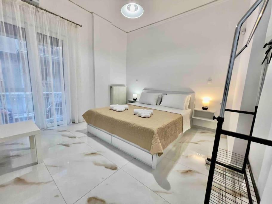 The Flat Next To The Metro *