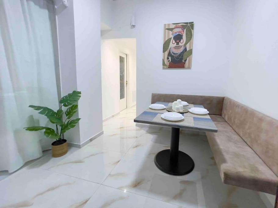 The Flat Next To The Metro Apartment